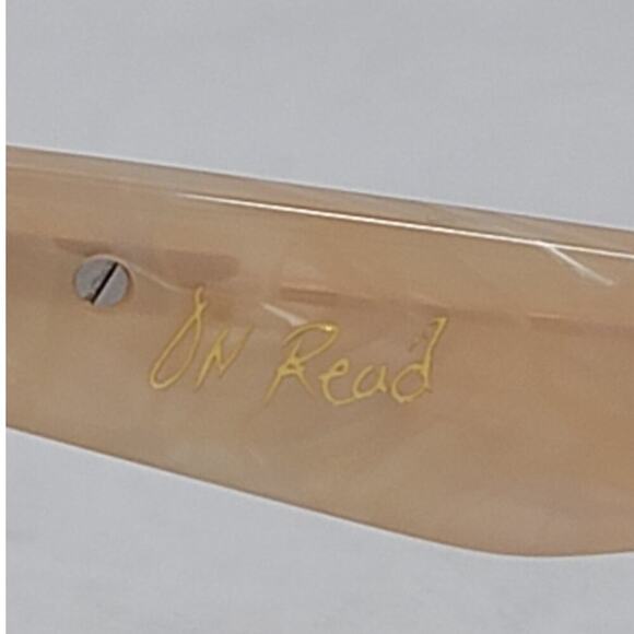 Dezi ON READ Sunglasses - Picture 7 of 8